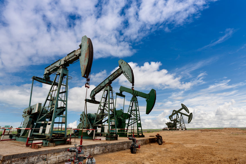 Oil falls despite two tanker sinkings and 11.1M-barrel draw: what is market seeing?