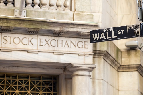US futures edged higher as oil eased from Iran-driven highs, while Fed minutes and jobless claims stayed in focus.
