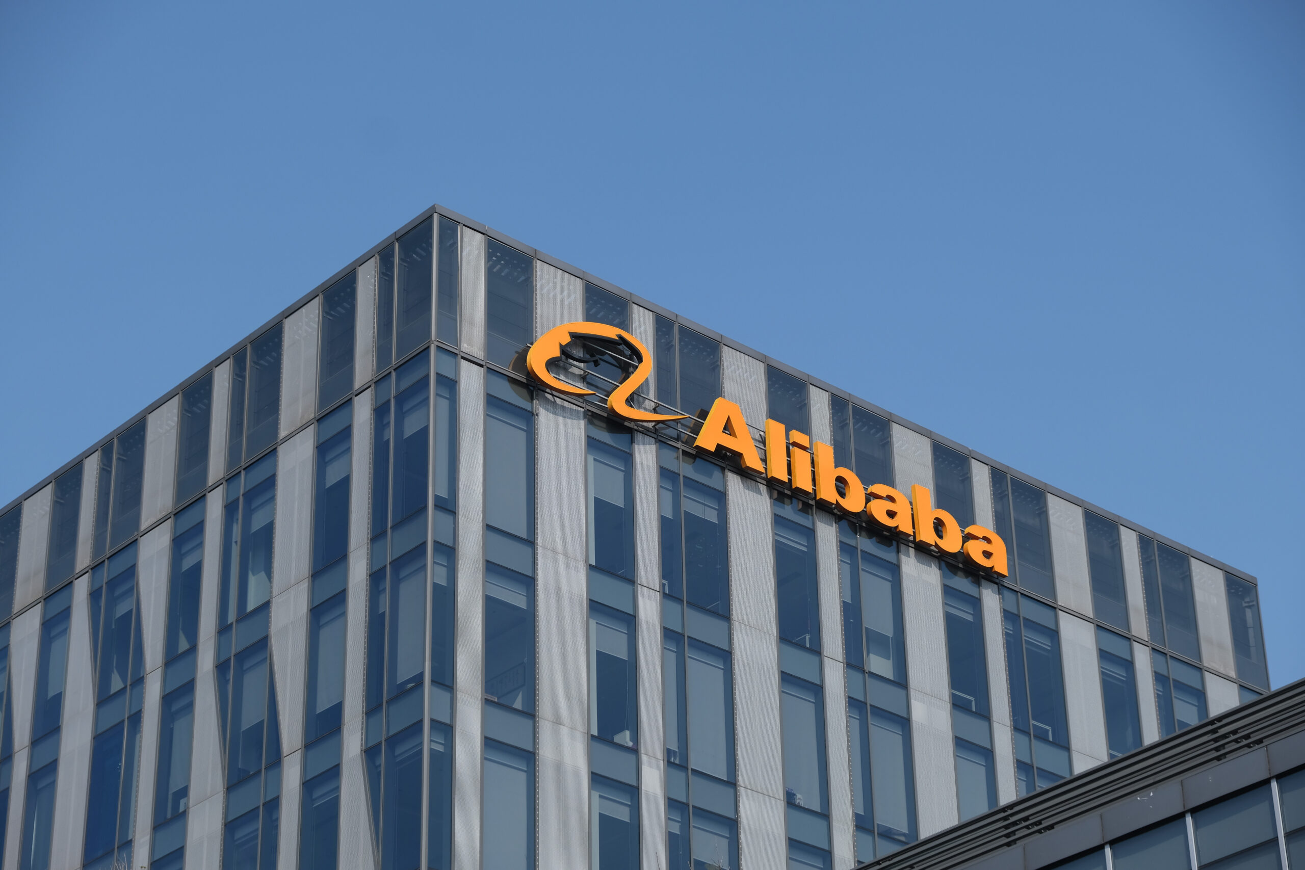 Alibaba abandona chatbots e mira futuro da IA com robôs e agentes autônomos