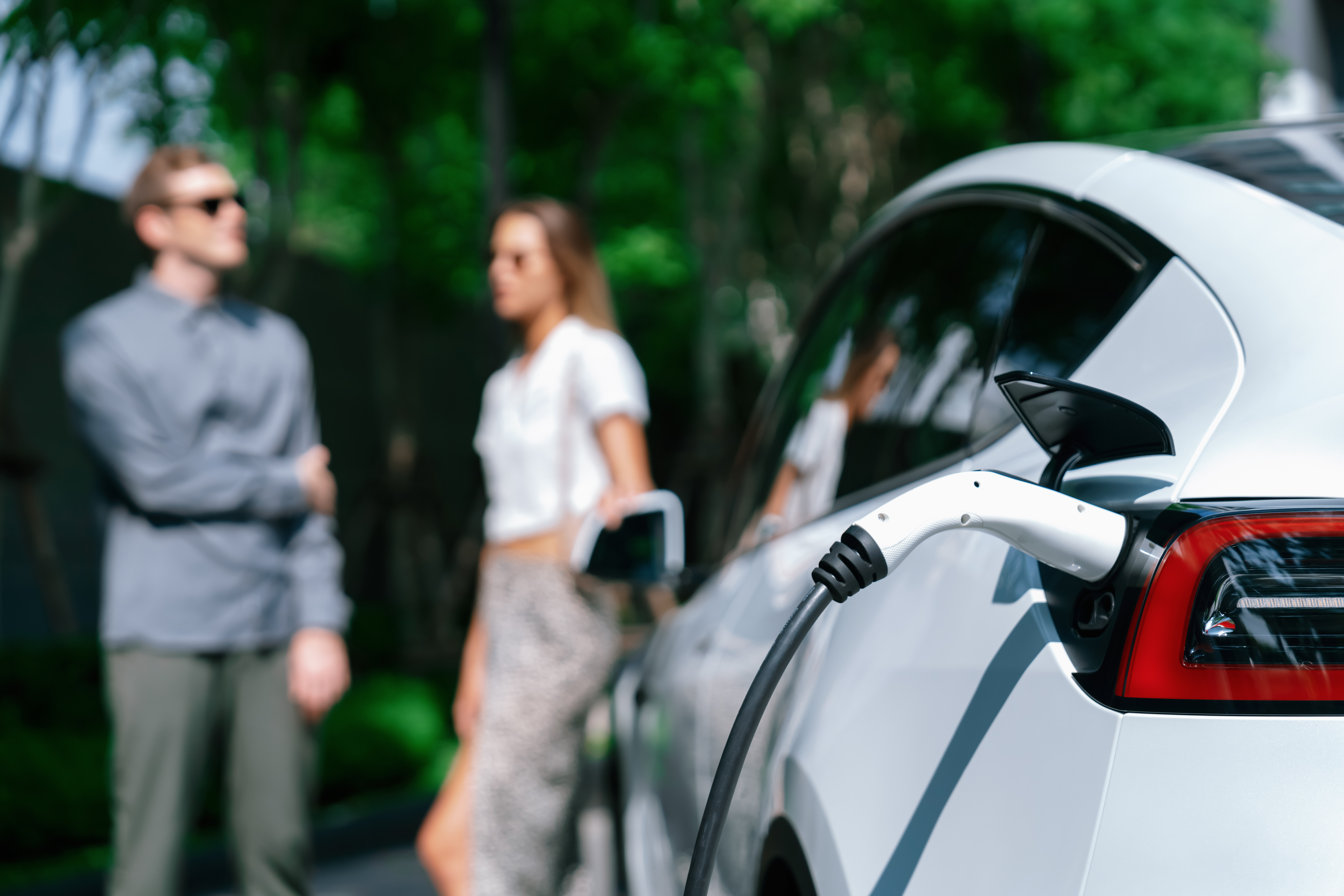 Rivian’s R2 launch, Uber deal and lower valuation have analysts eyeing bigger upside than Tesla in 2026.