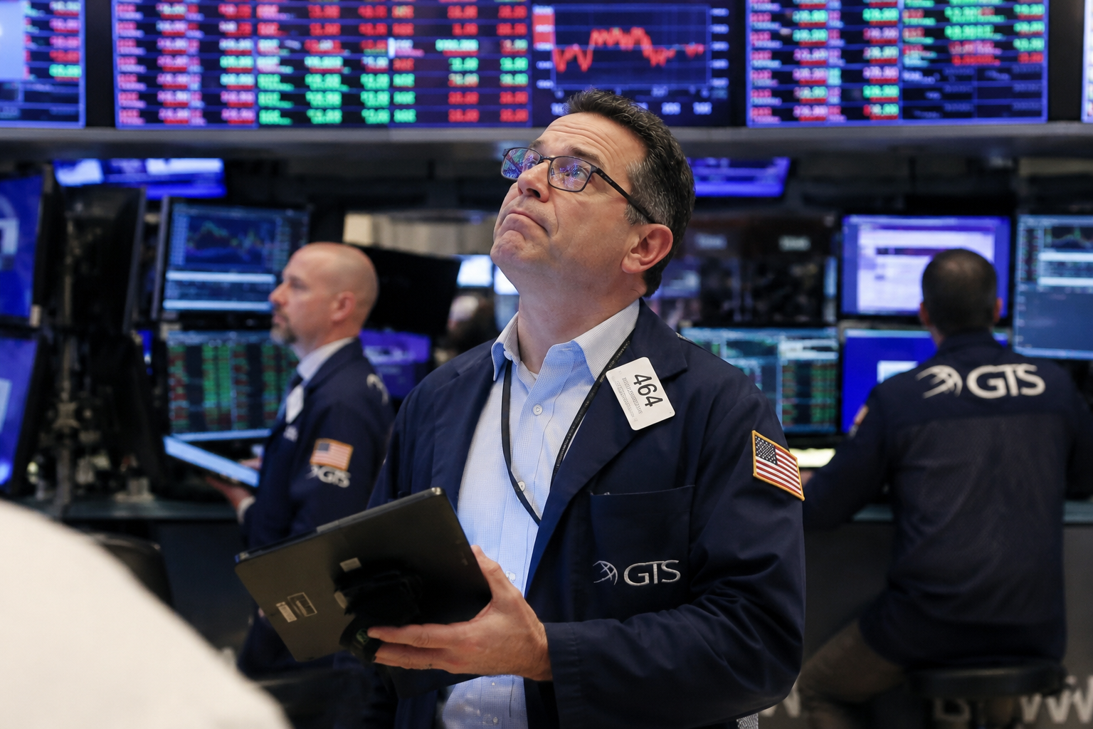 Global debt markets swing between war risks and peace prospects