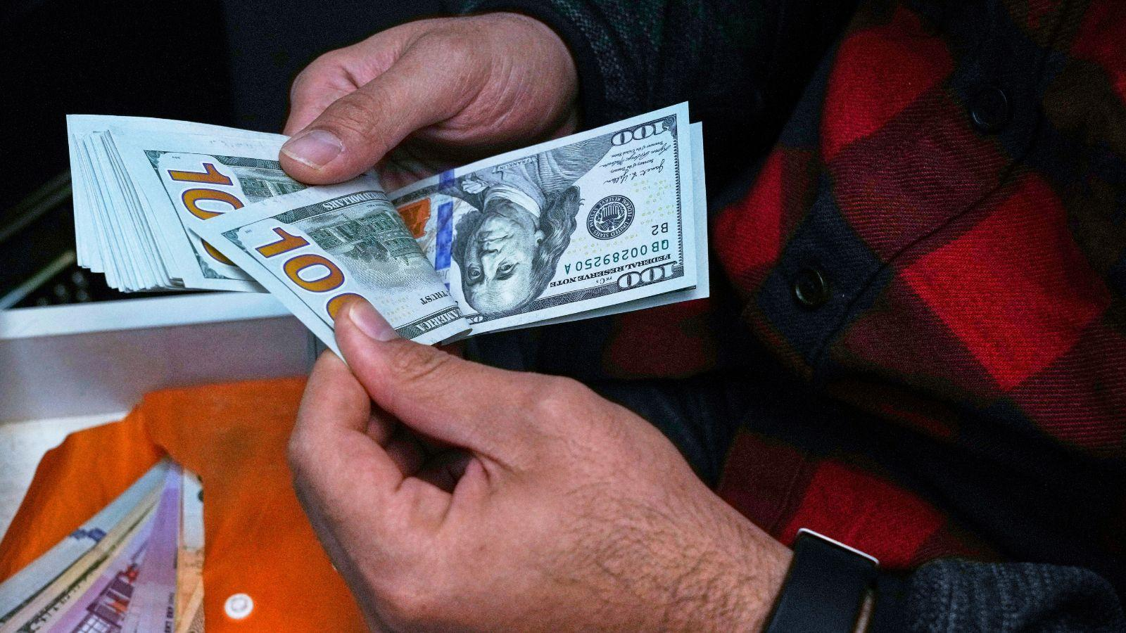 Dollar strengthens after US-Iran clashes reignite market uncertainty