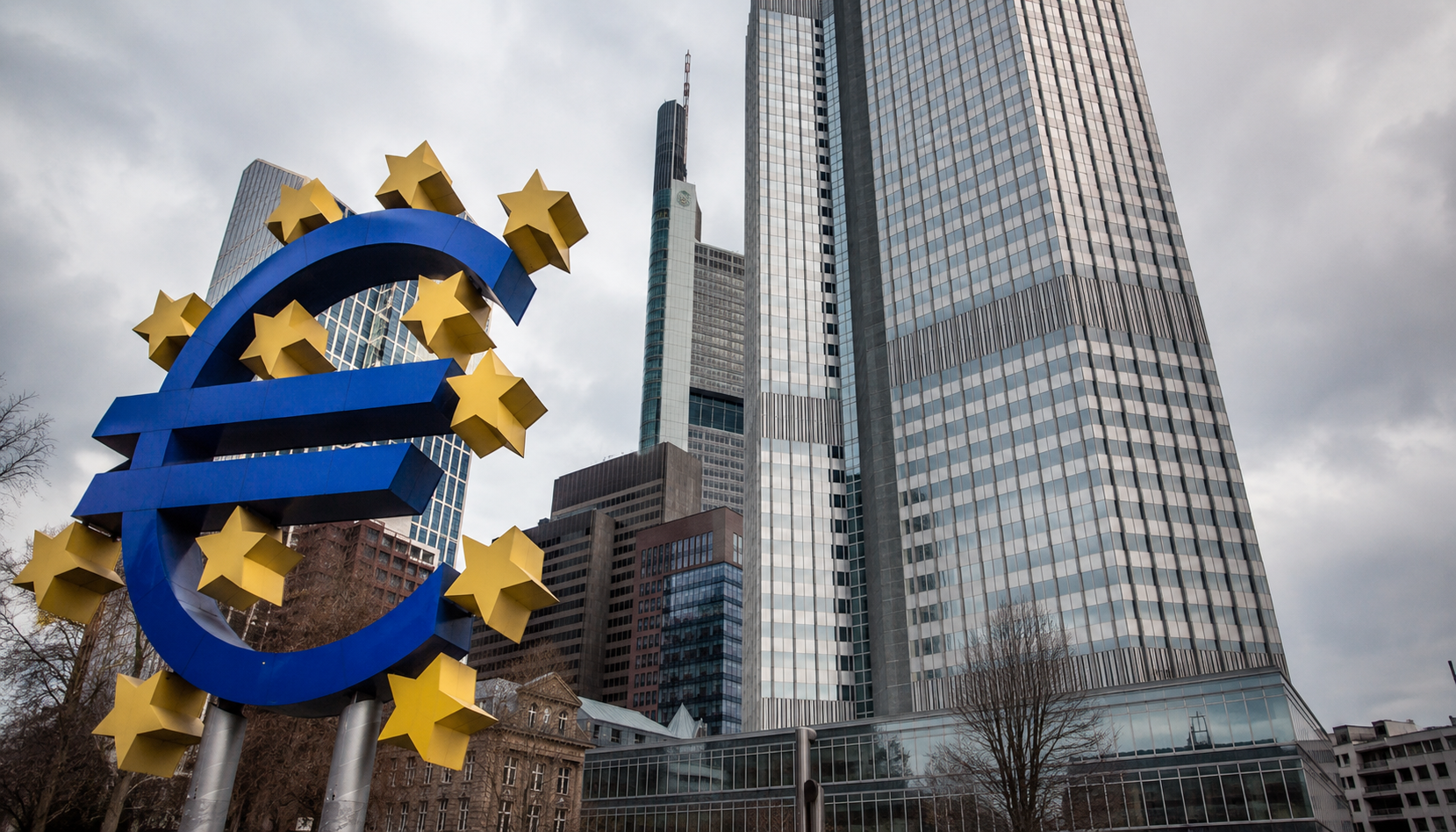 Euro bölgesi cari işlemler fazlası Mart'ta keskin bir şekilde daraldı