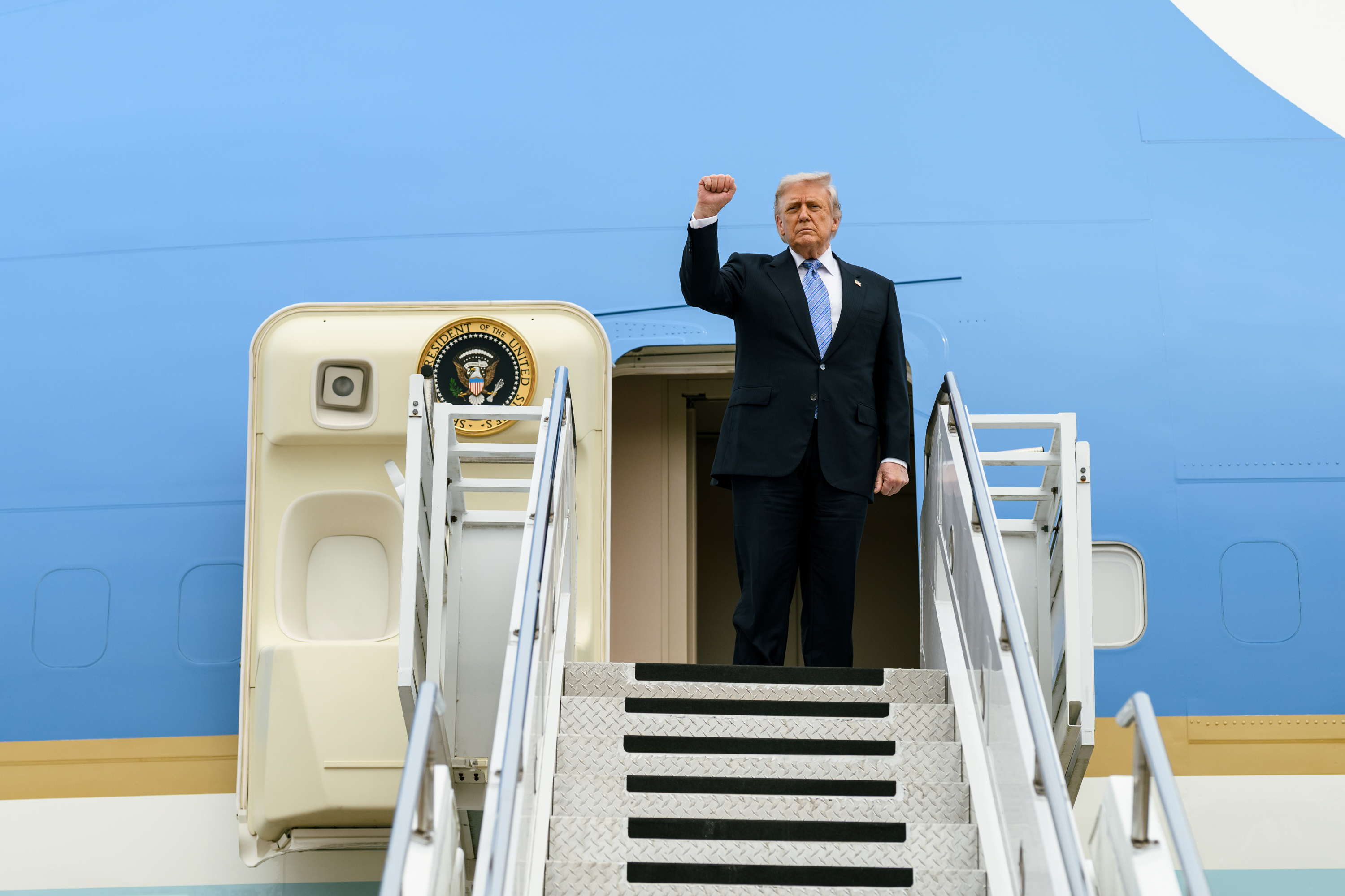 US stocks hit new highs as Trump signals decision on Iran deal nears