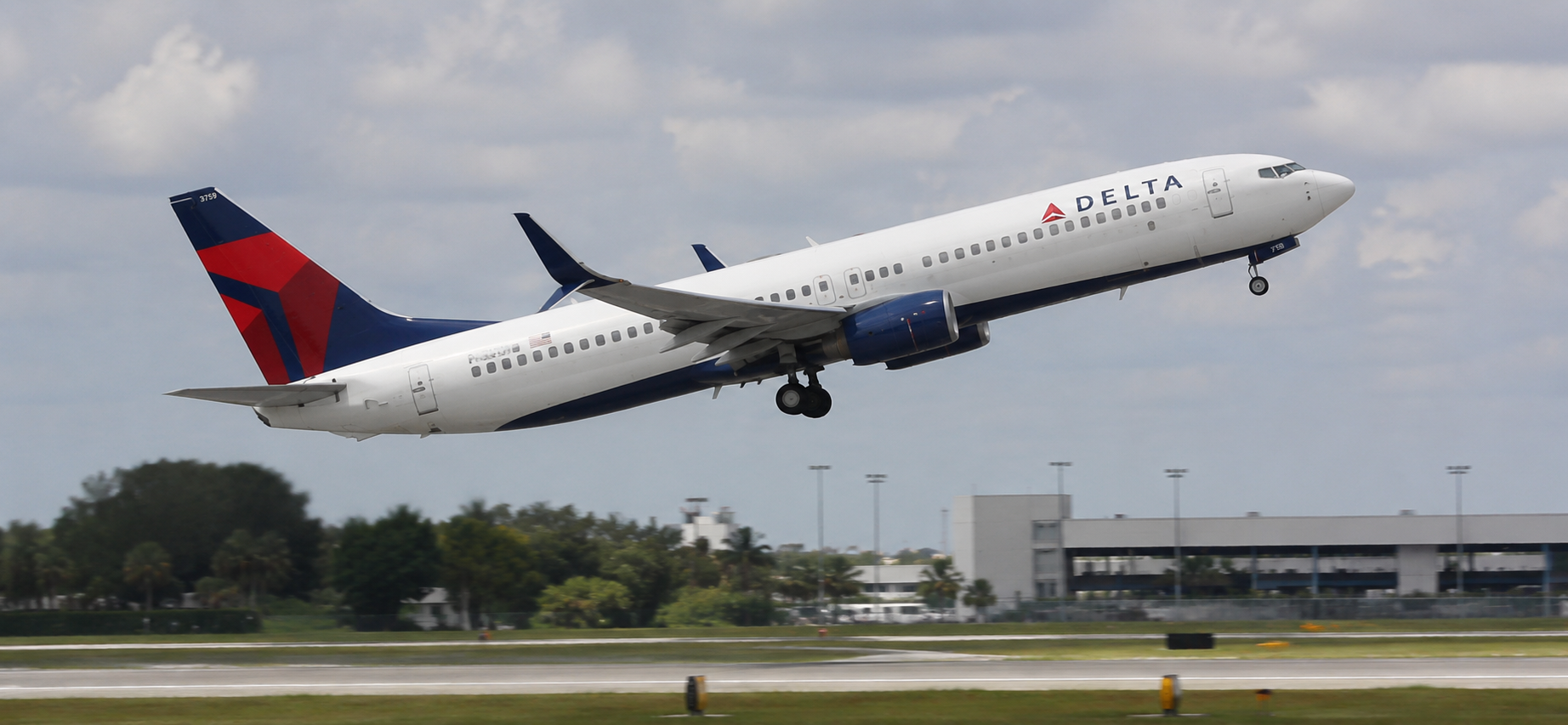 delta air lines earnings ignore noise stick with dal analyst says